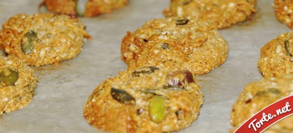 biscotti-avena-frutta-secca